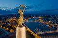 Szabadság szobor és Budapest esti látképe drónnal #684