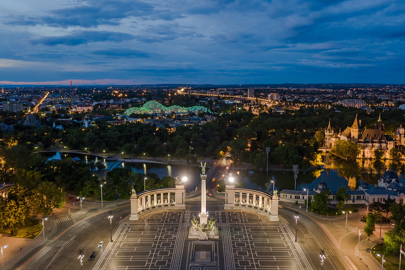 Heroes' Square and City Park at night with drone #715