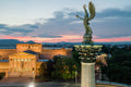 Gábriel arkangyal szobra a Hősök terén drónnal #721