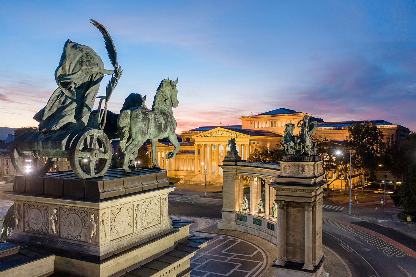 Béke szobra a Hősök terén drónnal #760