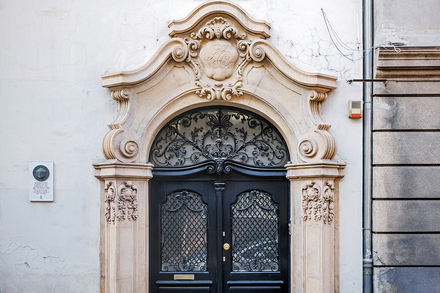 Gate on Hunyadi János Road #937