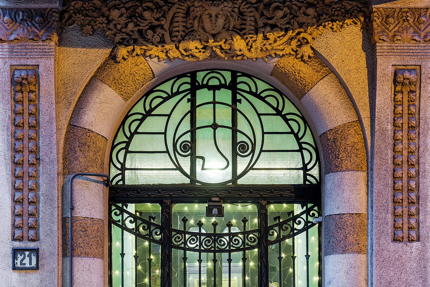 Gate on Katona József Street #940