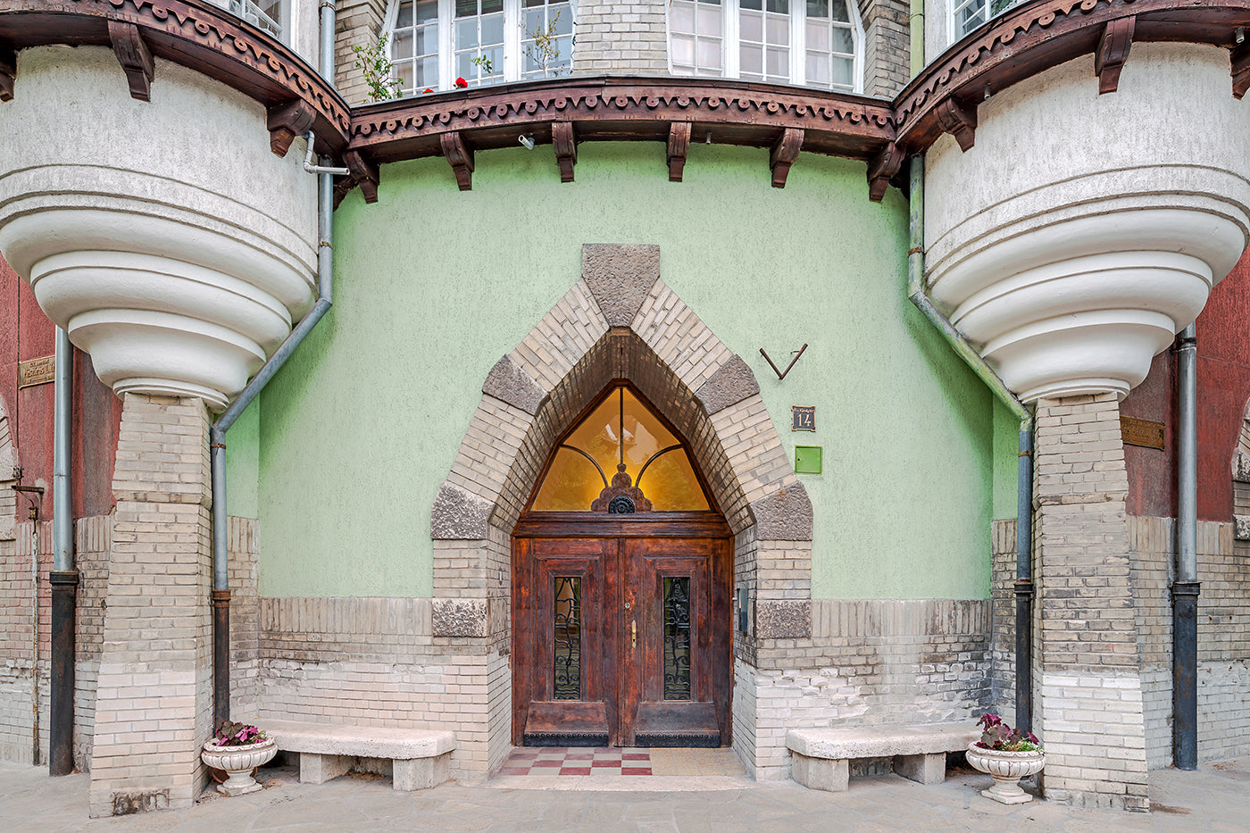 Gate on Kós Károly Square #954