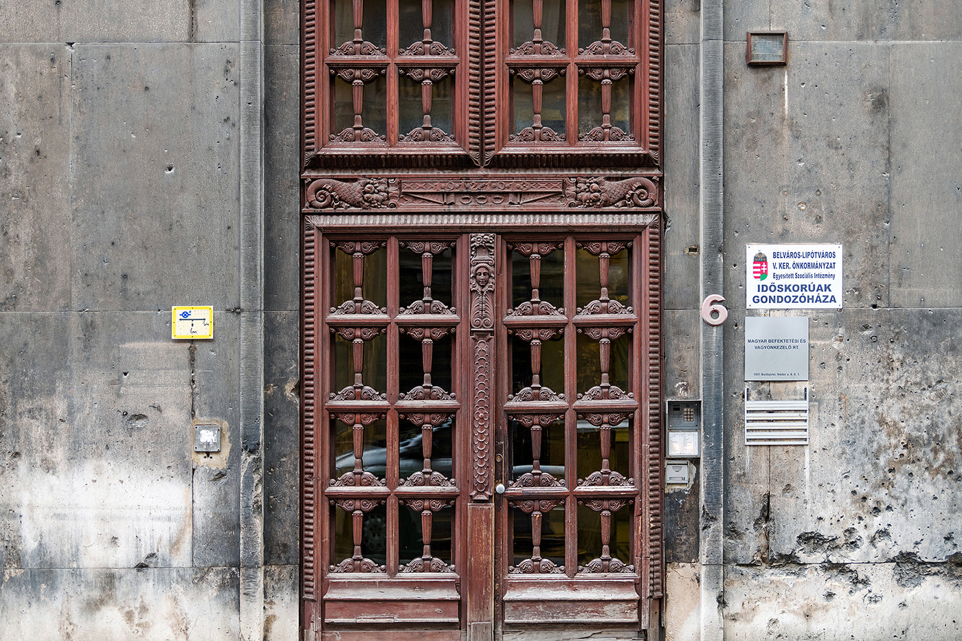 Gate on Nádor Street #971