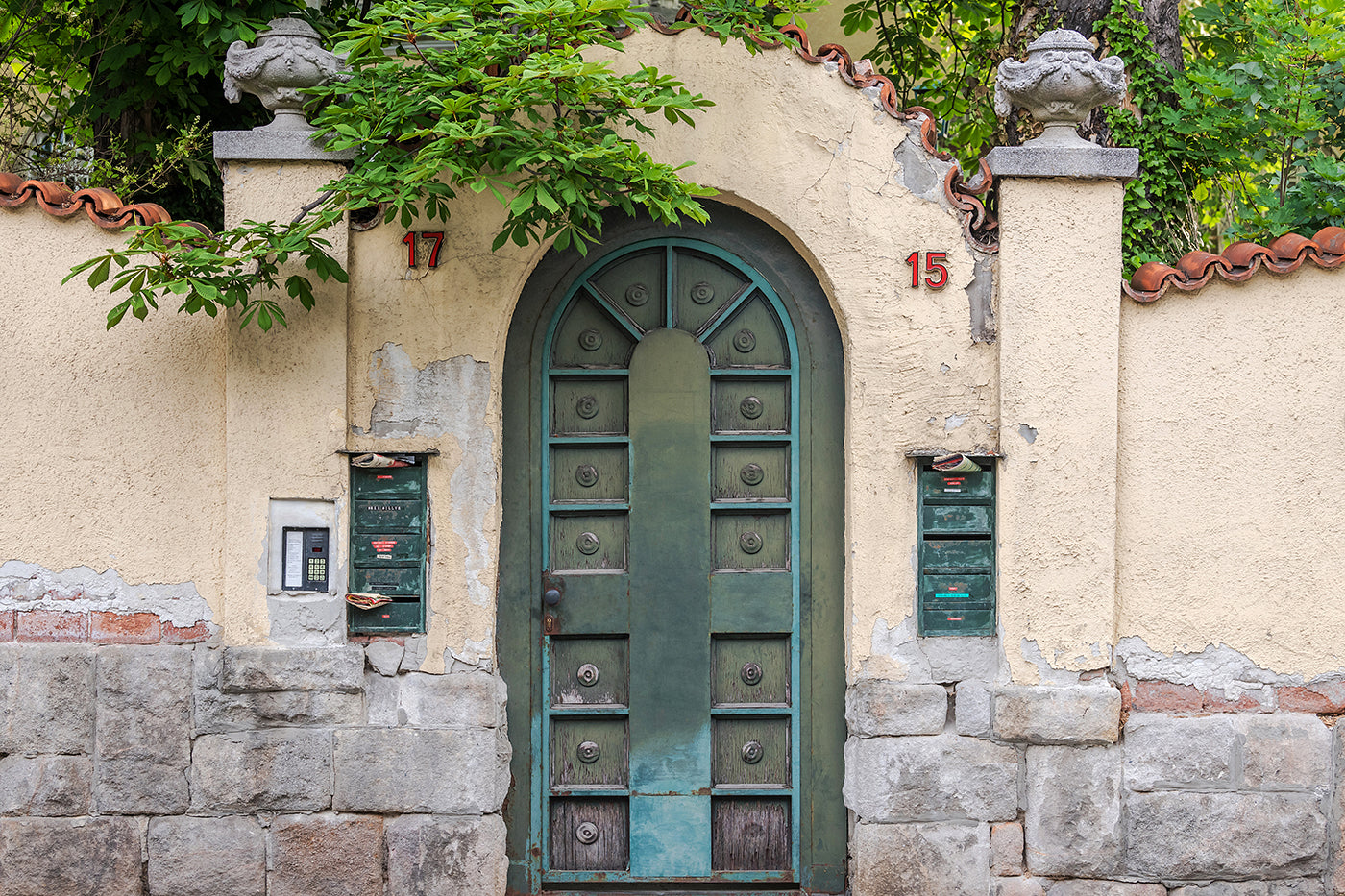 Gate on Orbánhegyi Road #984