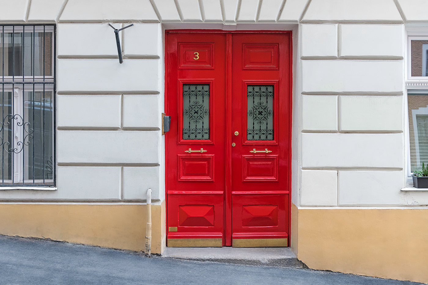 Gate on Szónyeg Street #1011