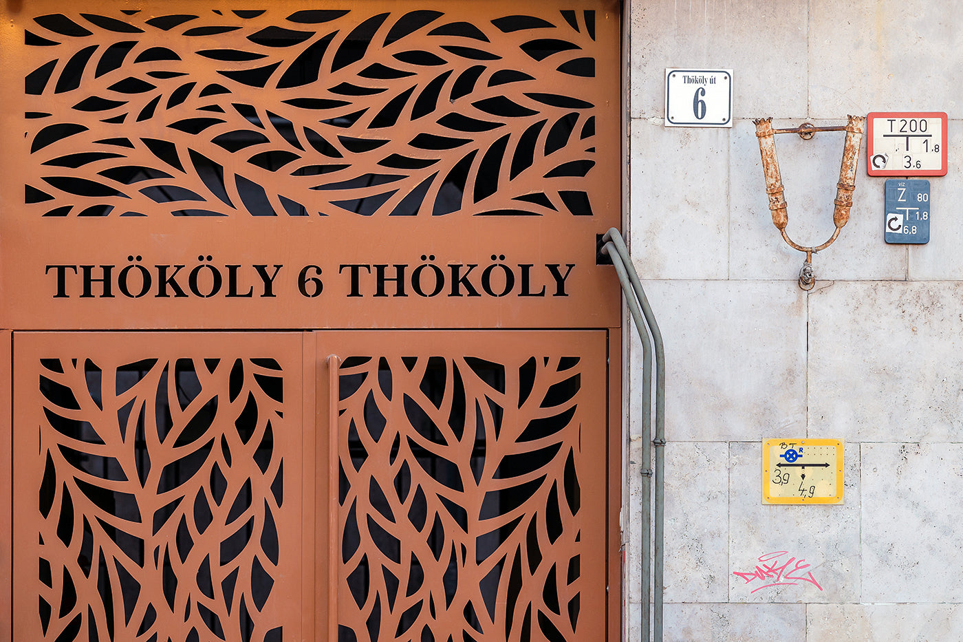 Gate on Thököly Road #1014