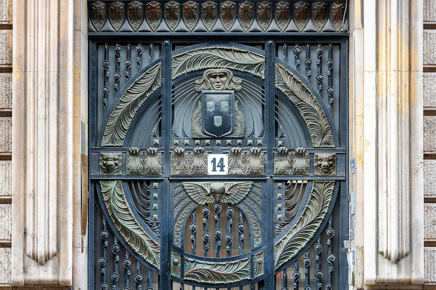 Gate on Üllői út #1027