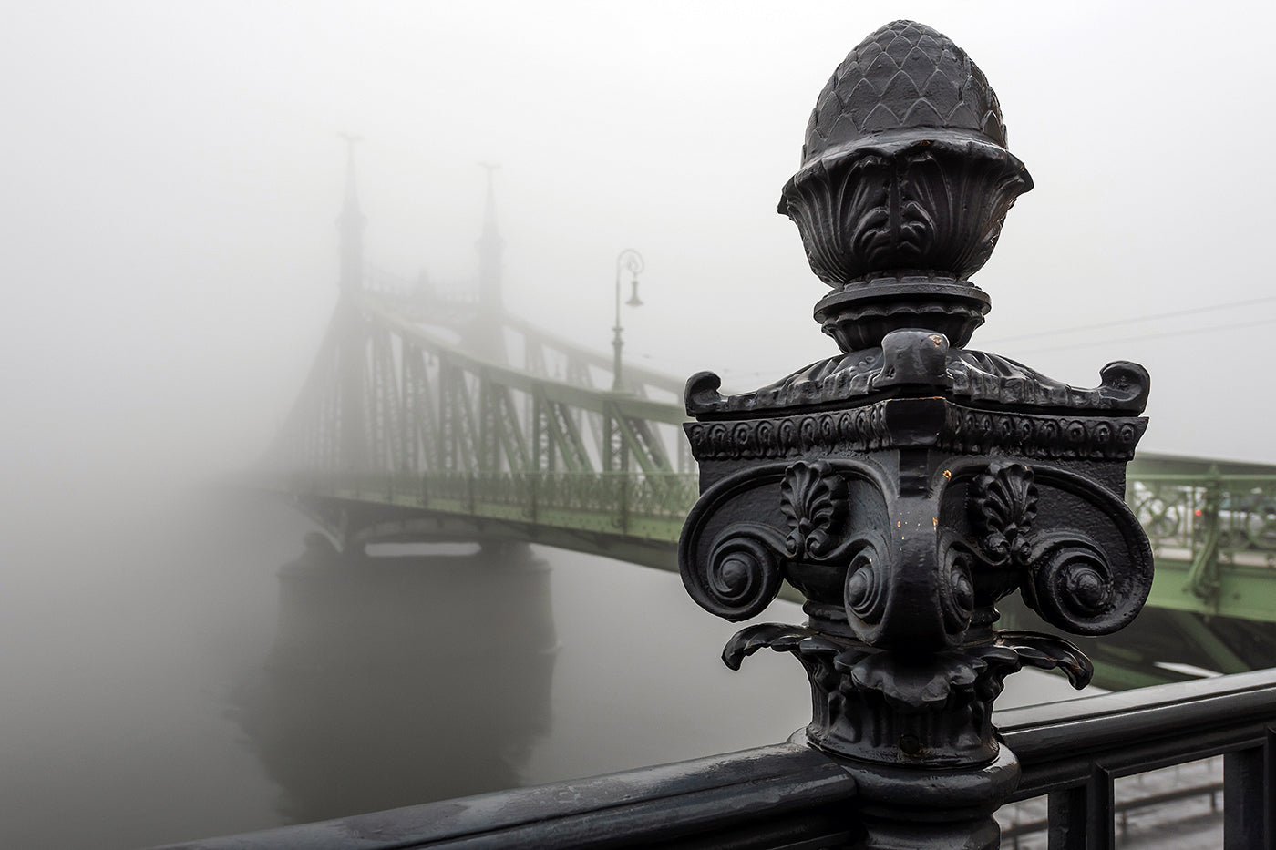 Foggy Liberty Bridge from the quay #1187