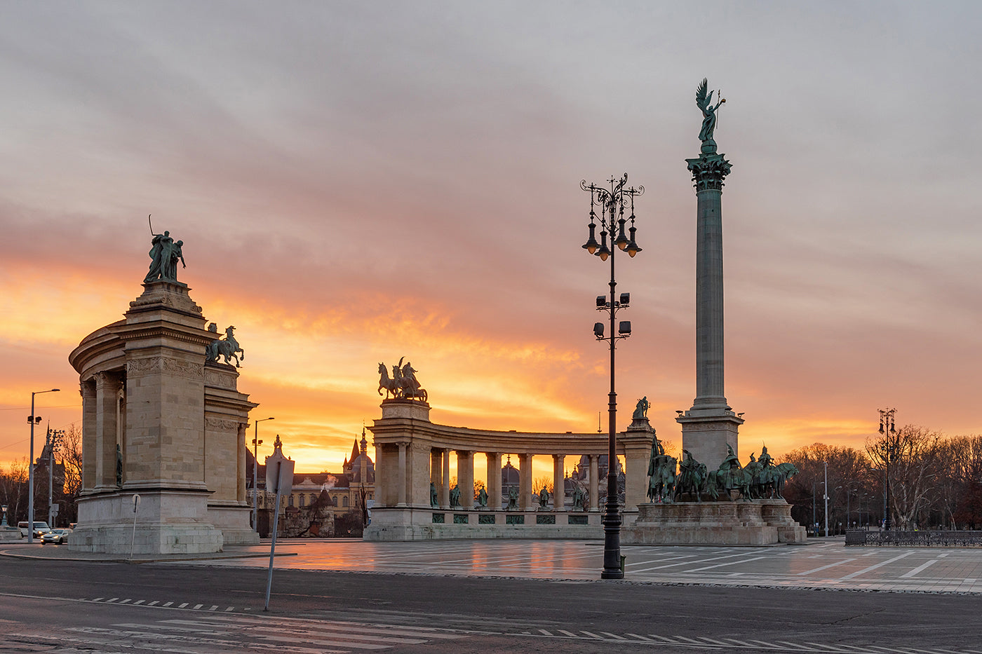Heroes' Square at sunrise #1429