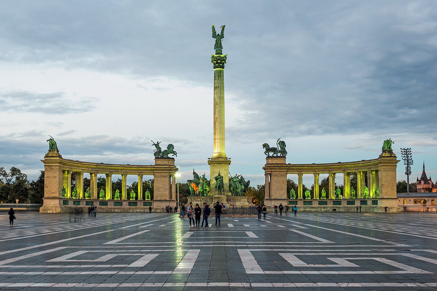 Heroes' Square at night #1458