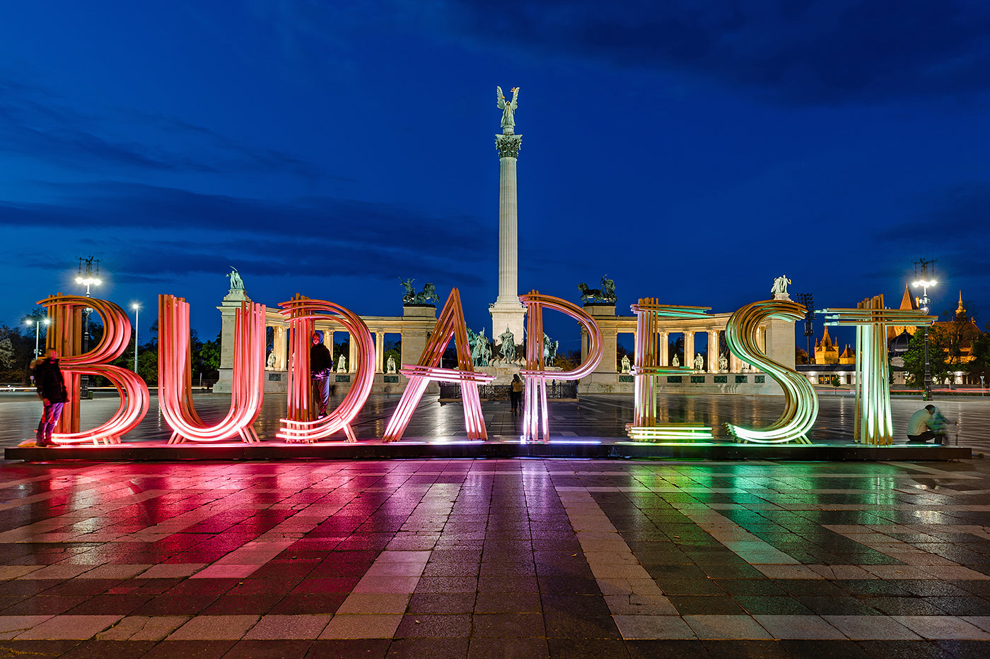 Heroes' Square with the inscription Budapest at night #1488