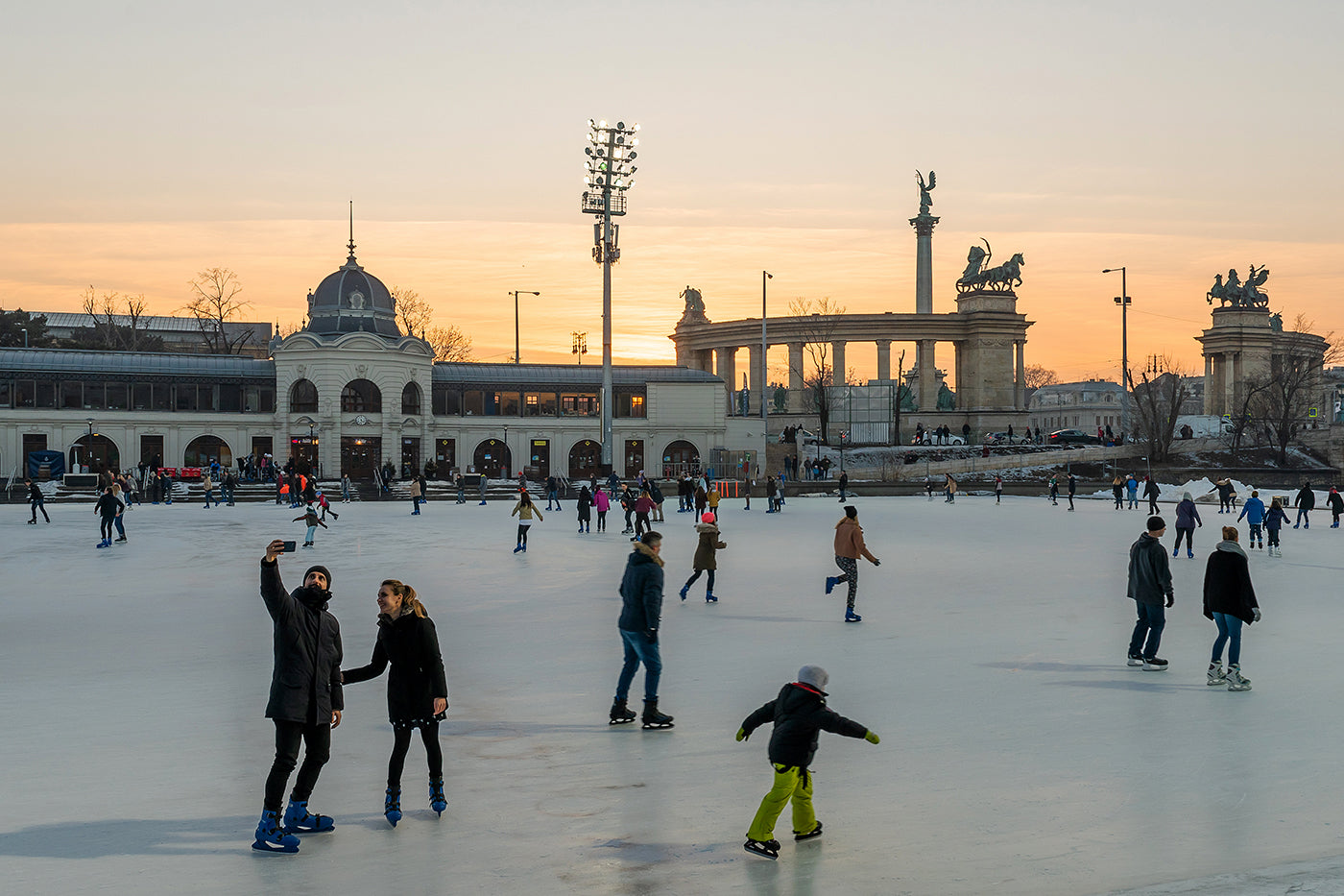 Skaters on the Artificial Ice #1526