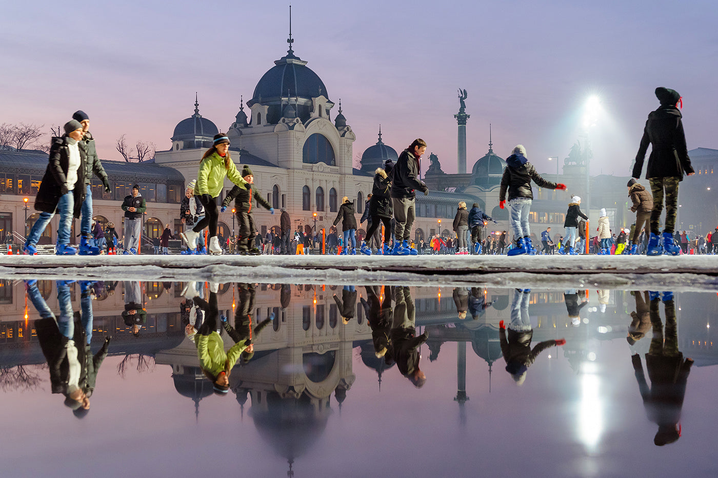 Skaters on the Artificial Ice #1529