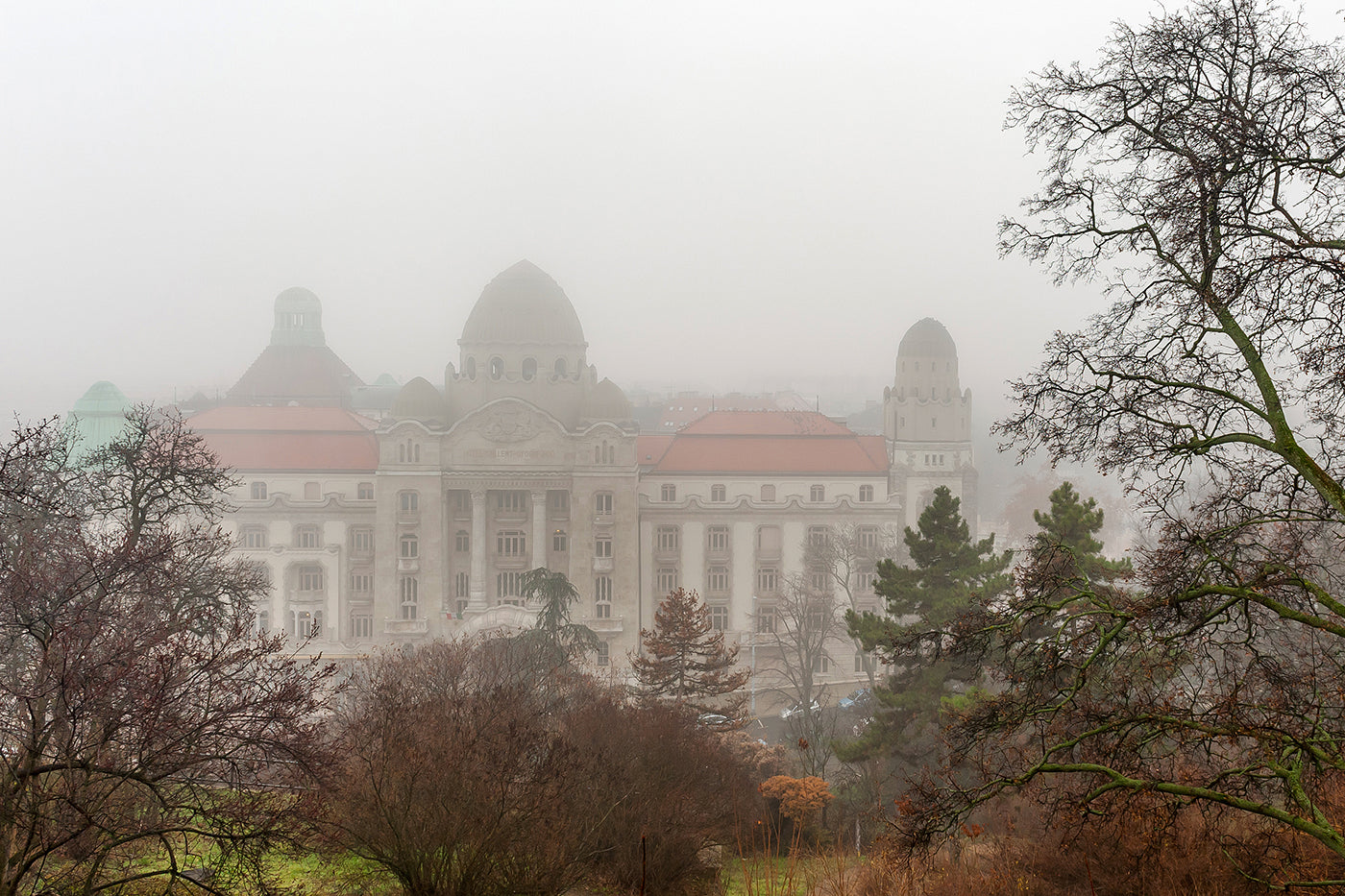 Gellért Bath in fog #1562