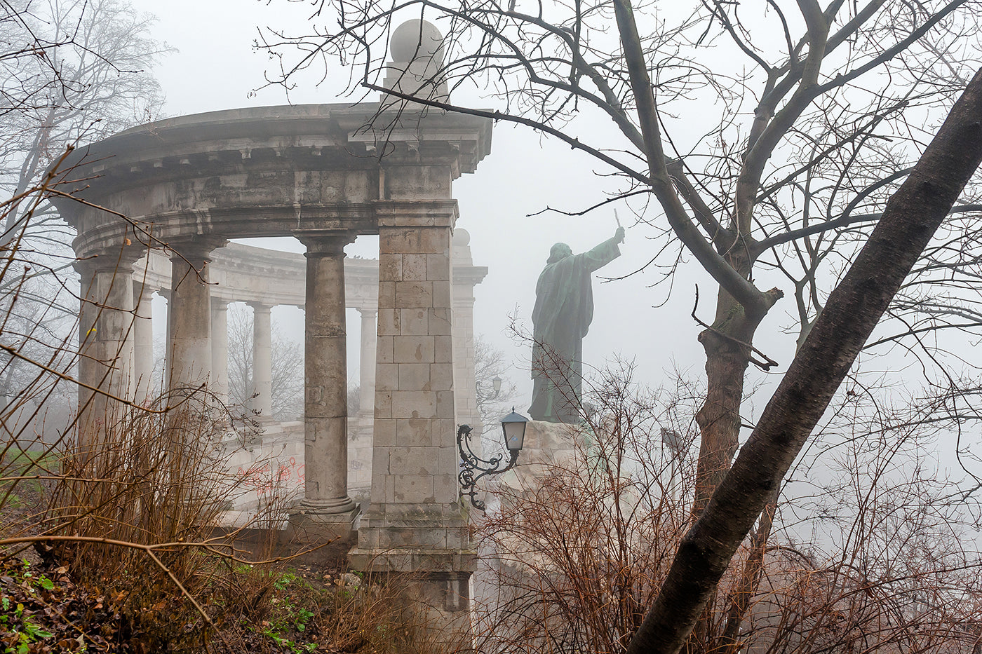 Gellért statue in fog #1569