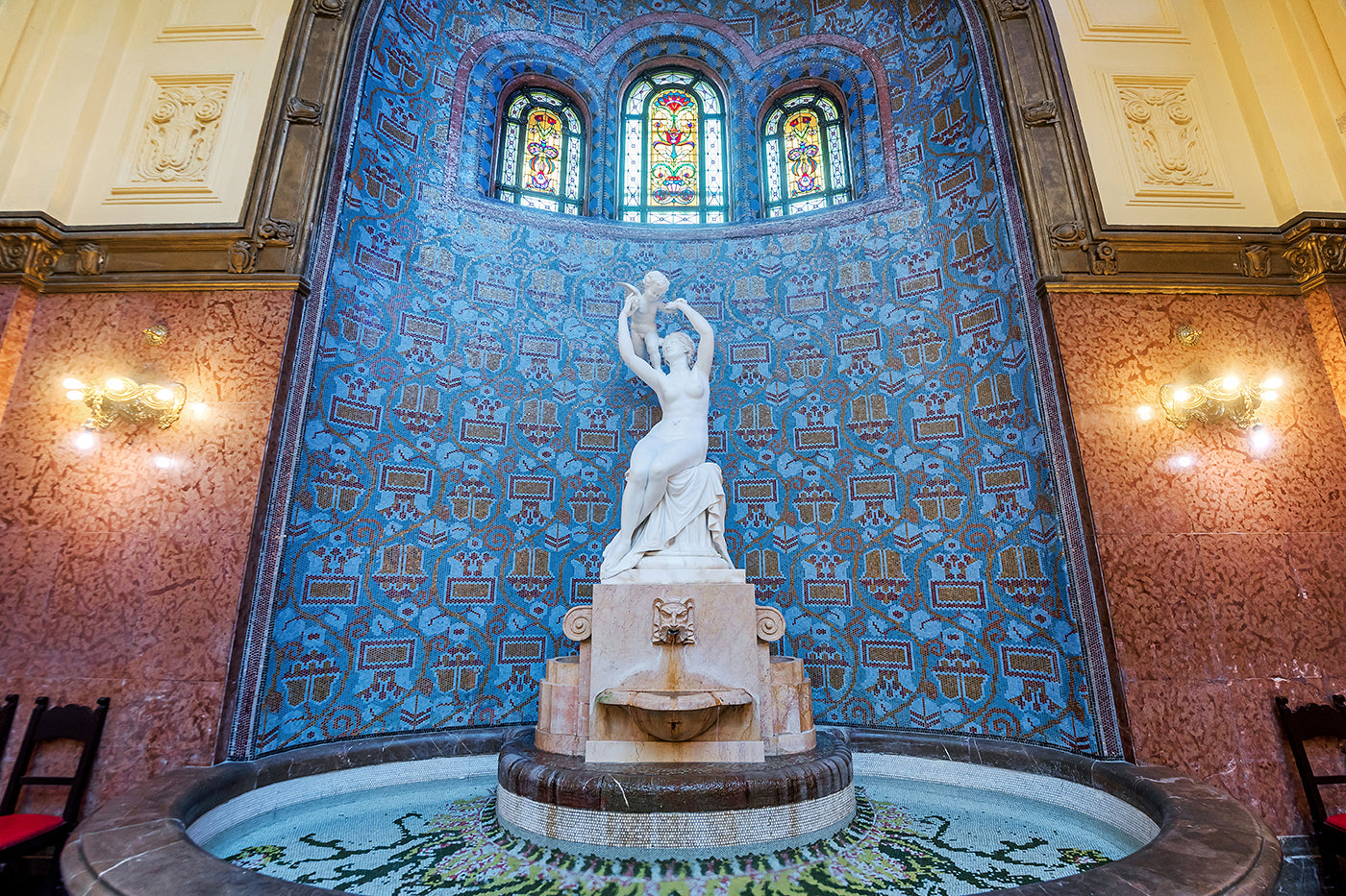 Venus and Cupid statue in the Gellért Baths #1738