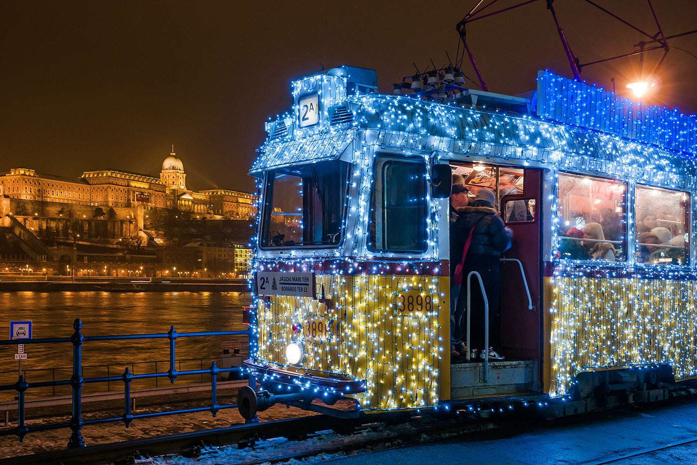 Christmas tram on Dunakorzó #1767