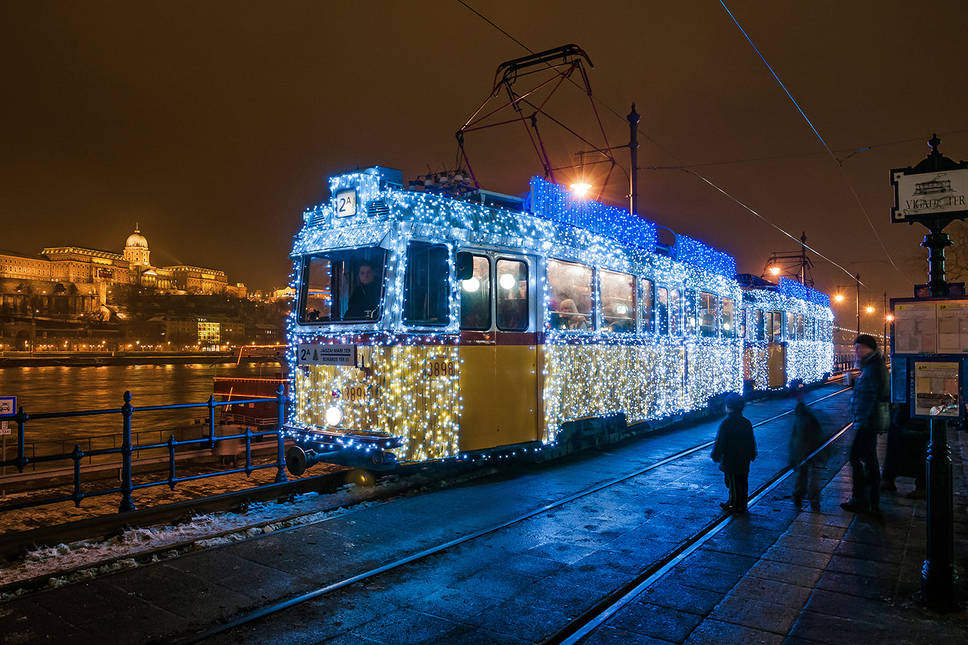 Christmas tram on Dunakorzó #1768
