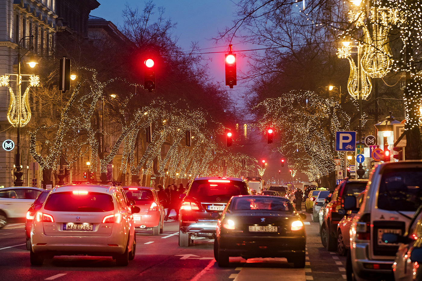Traffic on Andrássy Avenue at Christmas #1907