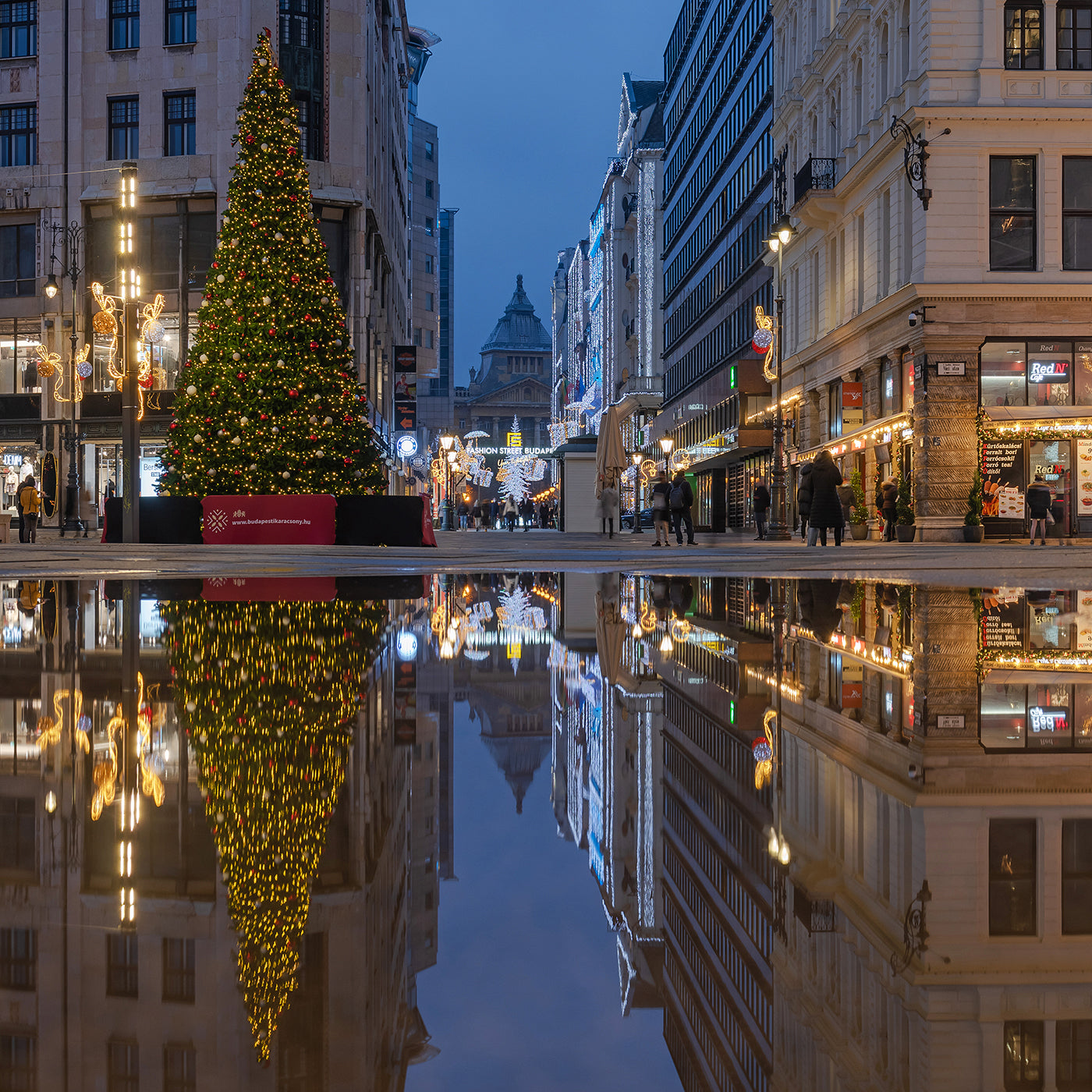 Vörösmarty tér Karácsonykor eső után #1938