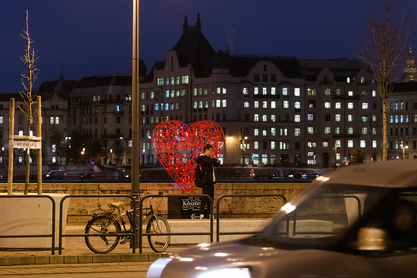 "Thank you" heart at Batthyány Square in the evening #1966