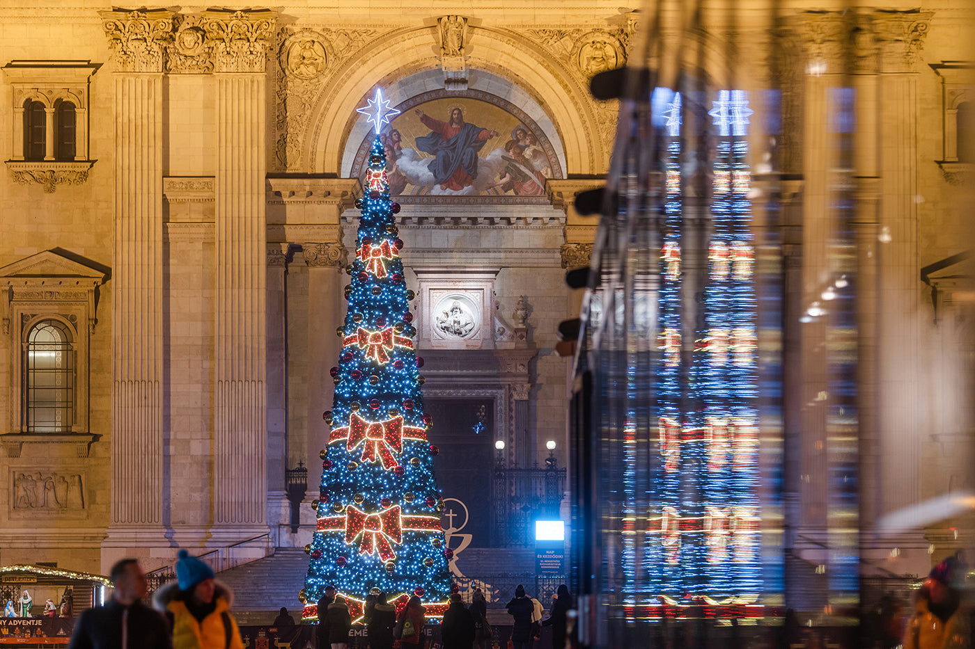 Christmas tree at the Basilica #2060