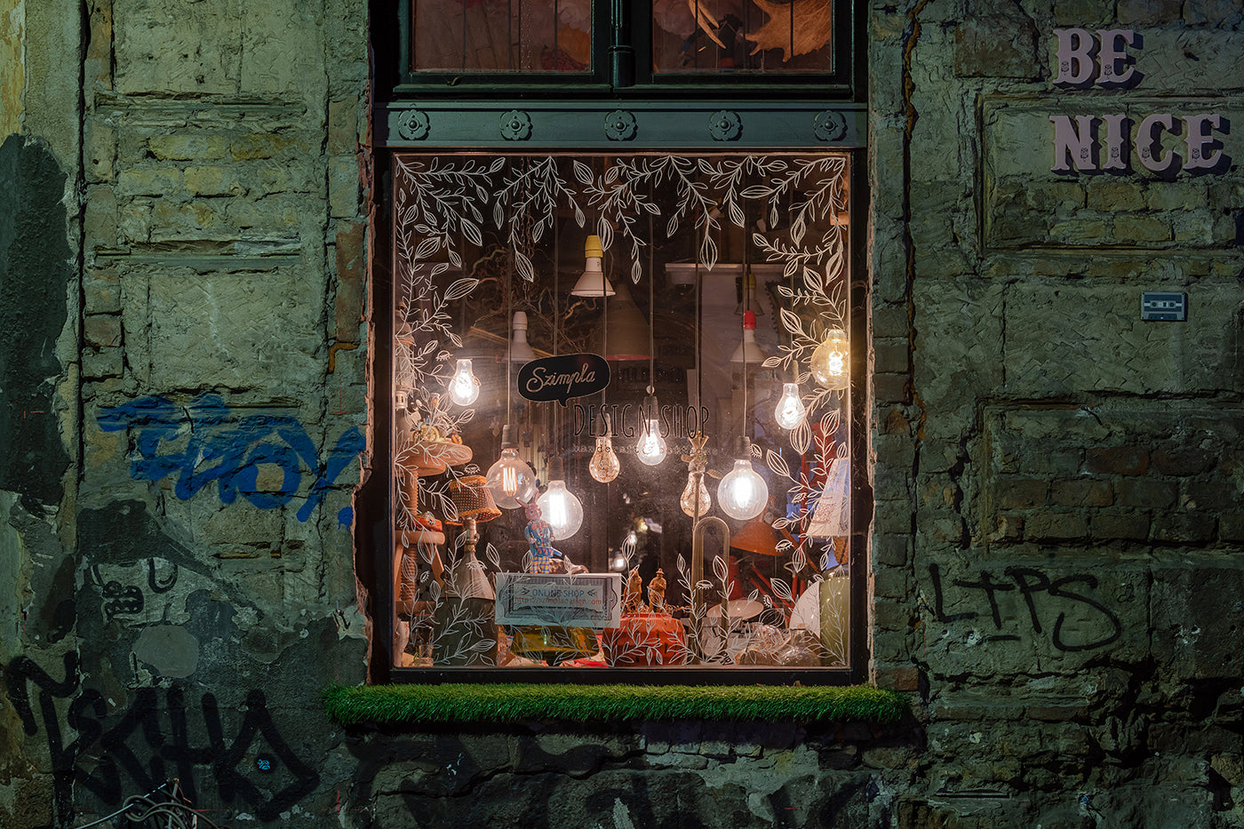 Simple Garden Window #2098