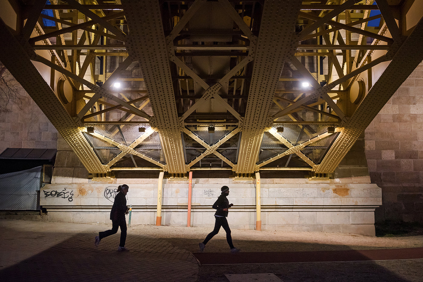 Evening runners on Margaret Island #2137