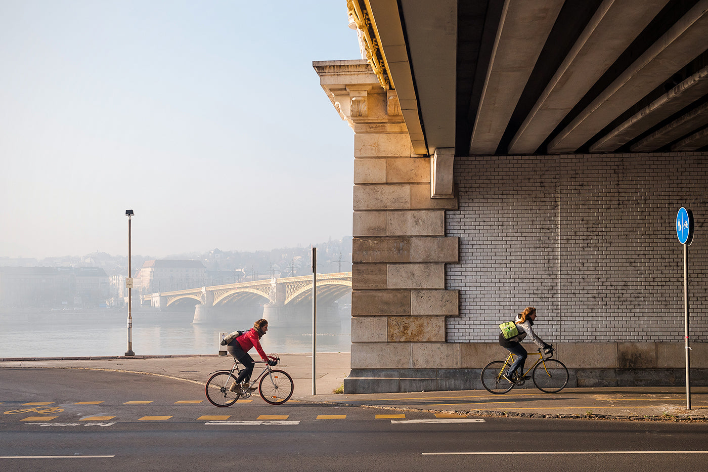 Cyclists under Margaret Bridge #2163