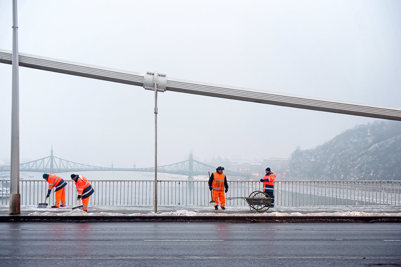 Shoveling snow on the Elizabeth Bridge #2193