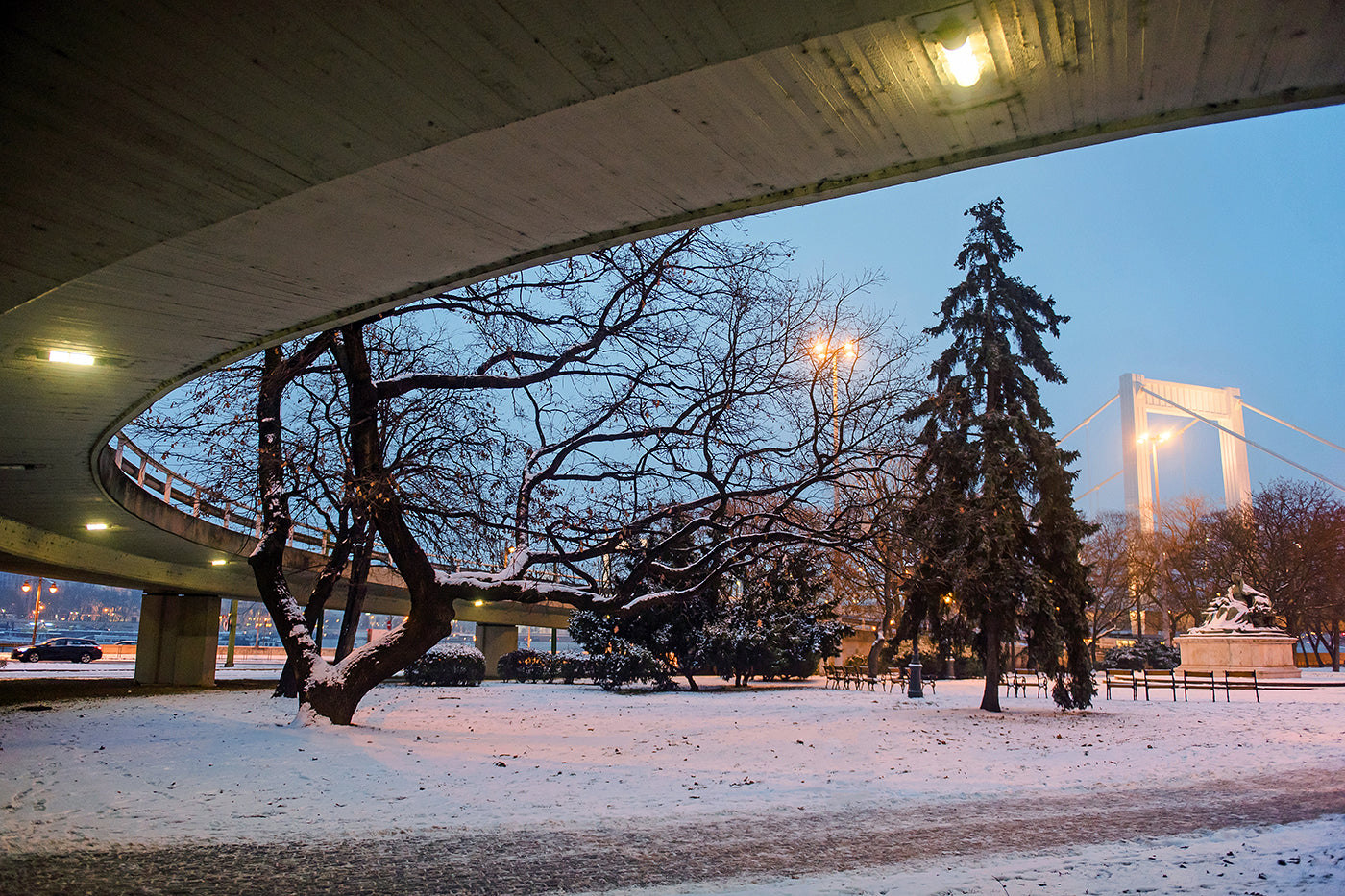 Döbrentei Square in winter #2195