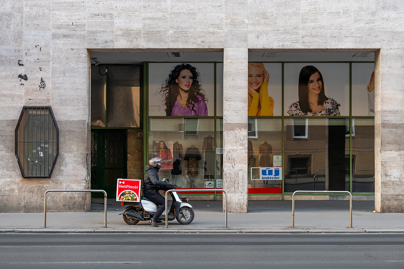 Netwaiter food delivery on Rákóczi Street #2316