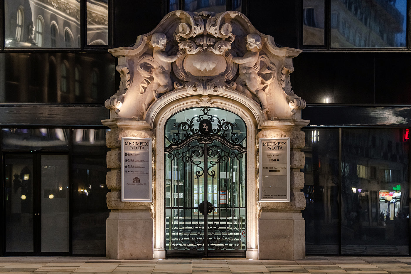 Medimpex Palace gate on Vörösmarty Square #2403
