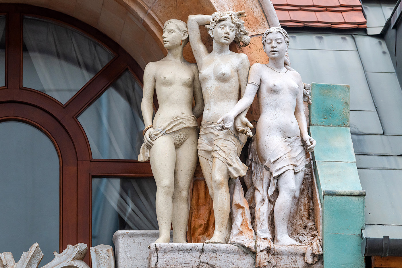Detail of gate 47 of Ürömi Street #2411