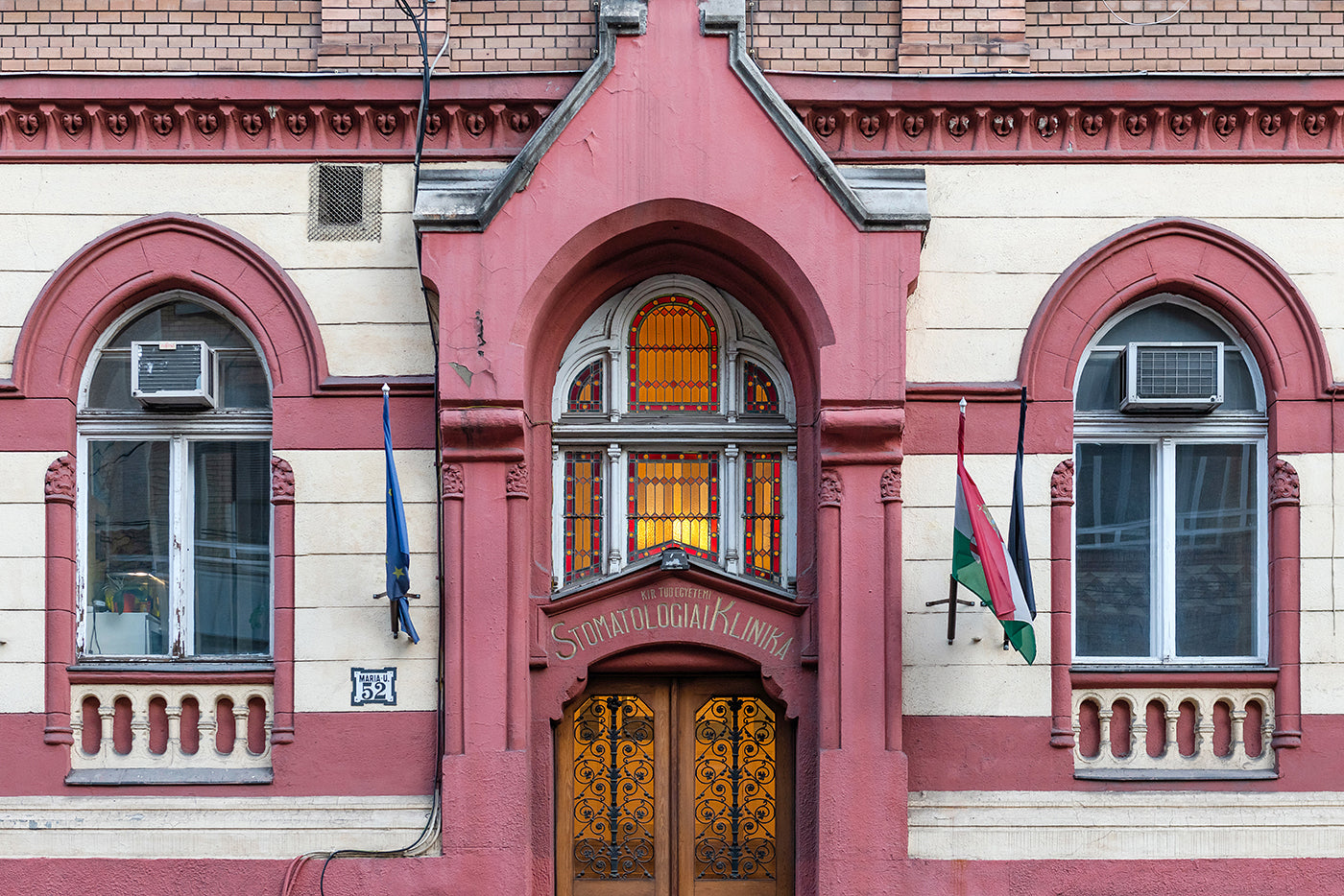 Gate 52 of Maria Street #2472