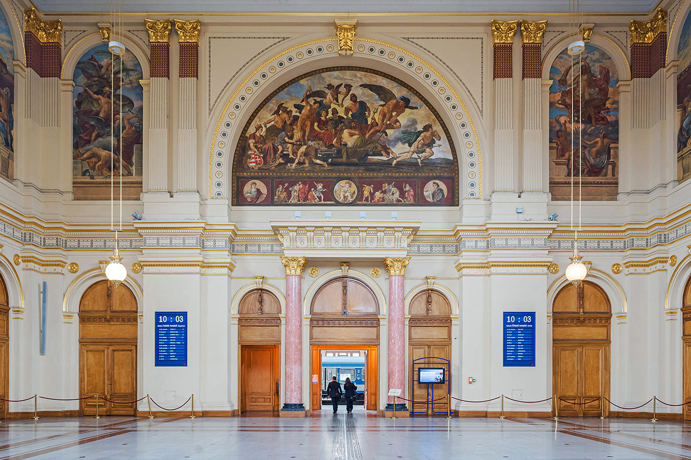 Architecture of Keleti Railway Station #2555