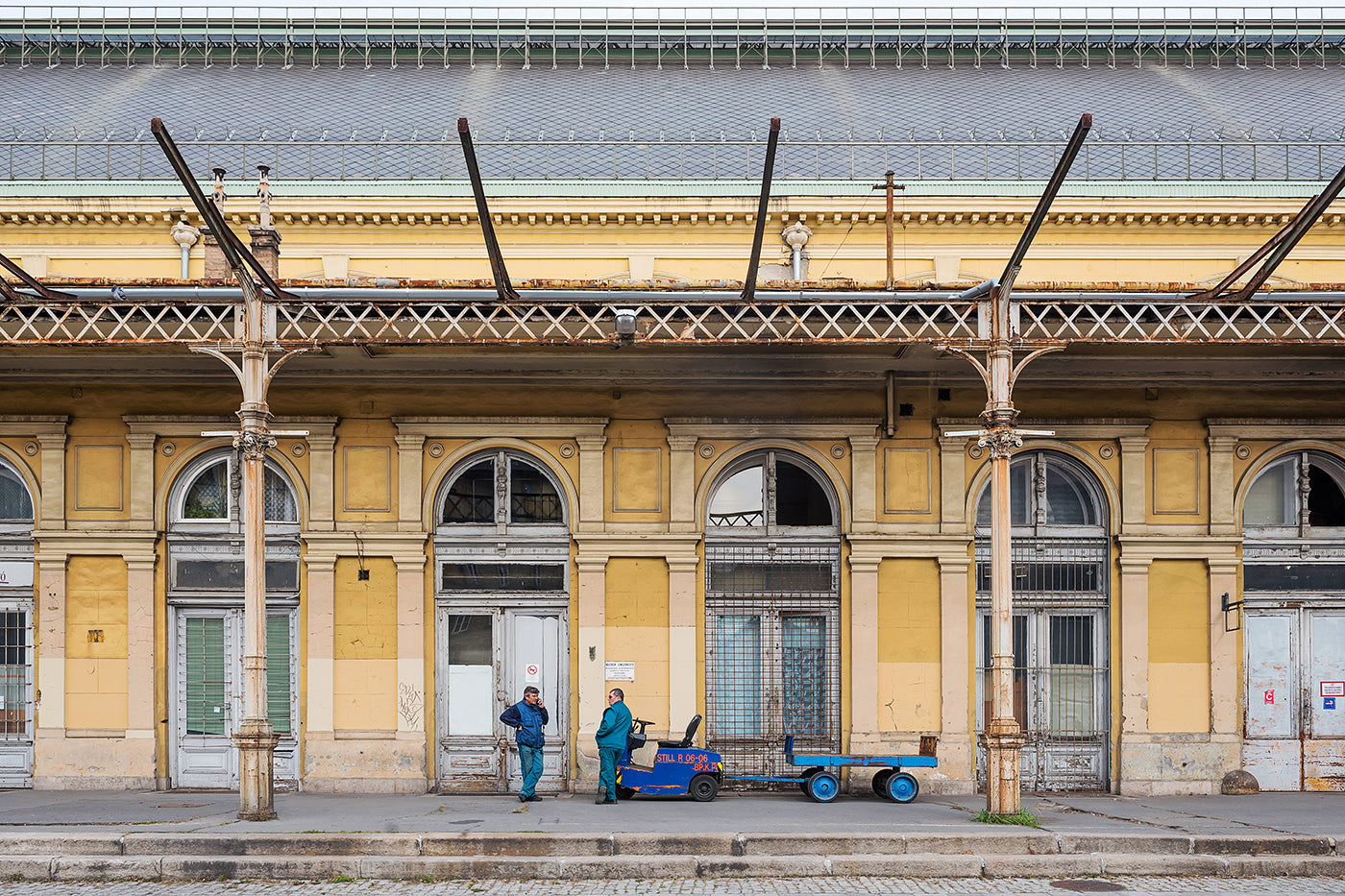 Maintenance workers at Keleti #2558