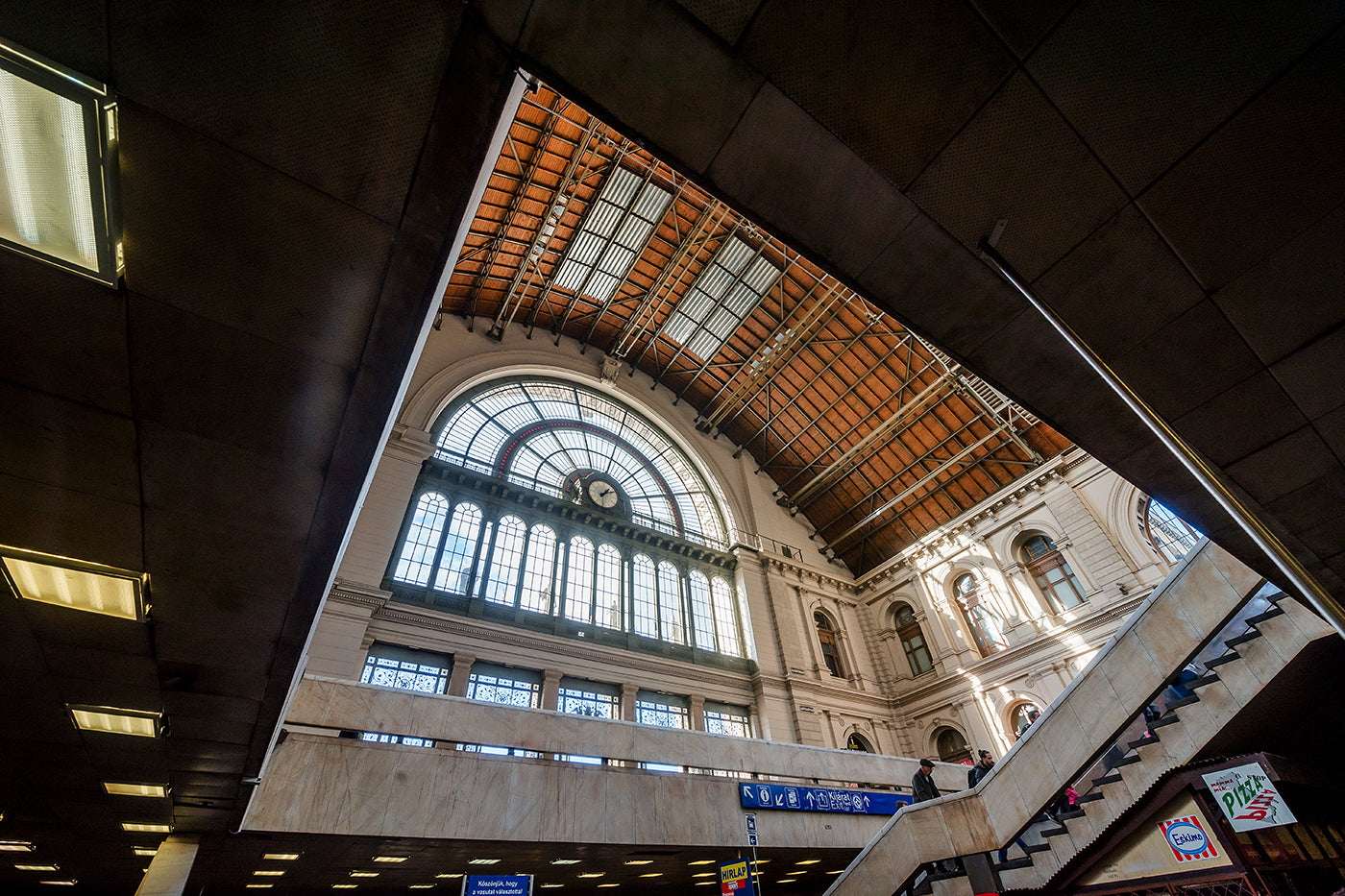 Architecture of Keleti Railway Station #2564