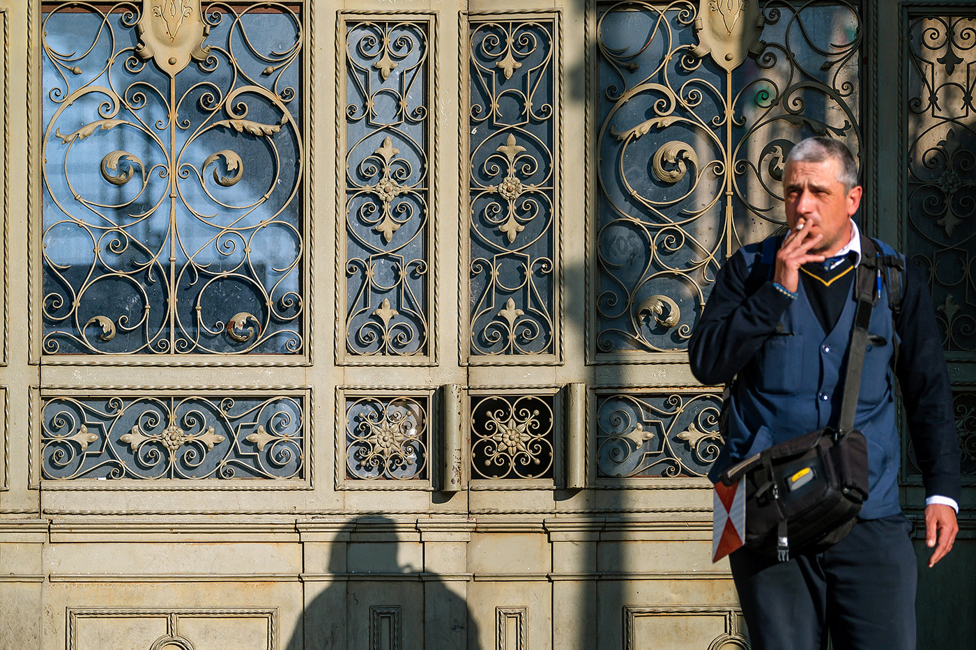 Guide in front of Keleti #2592