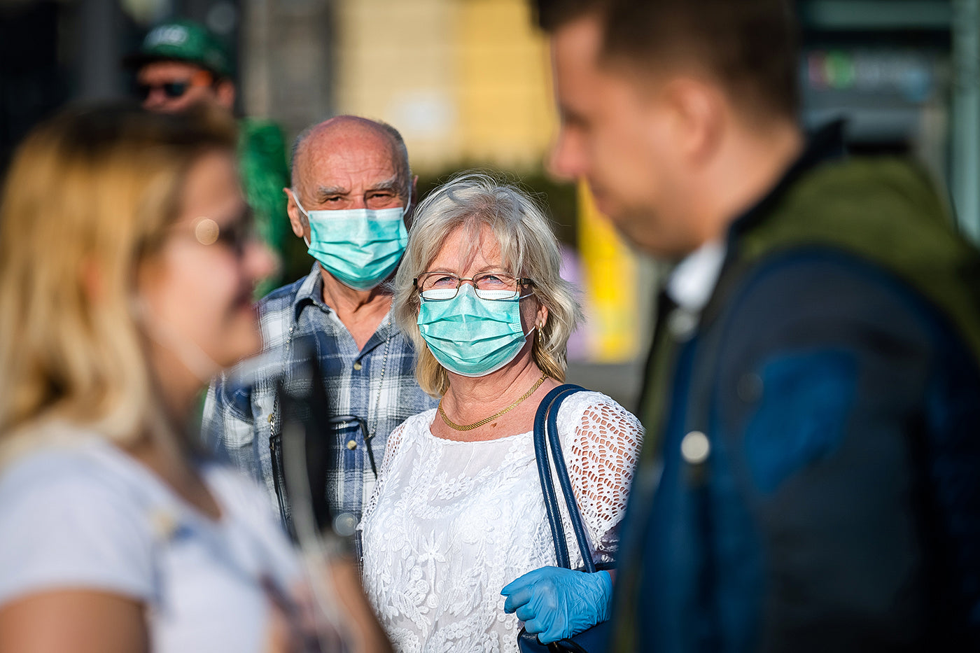 People waiting for the bus at Keleti #2594
