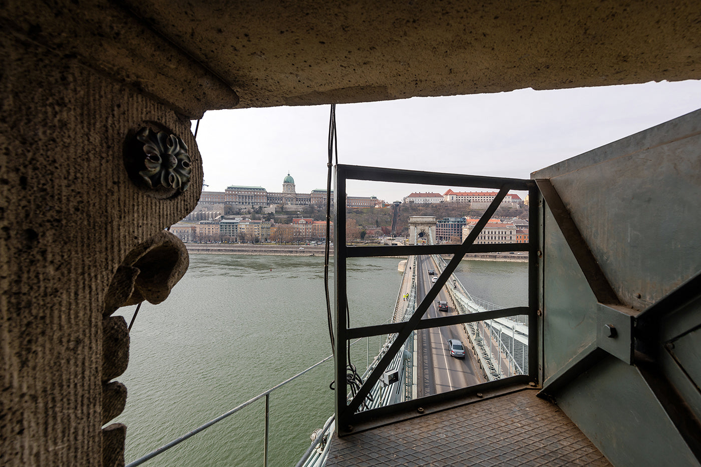 Buda Castle from the Chain Bridge pylon #2657