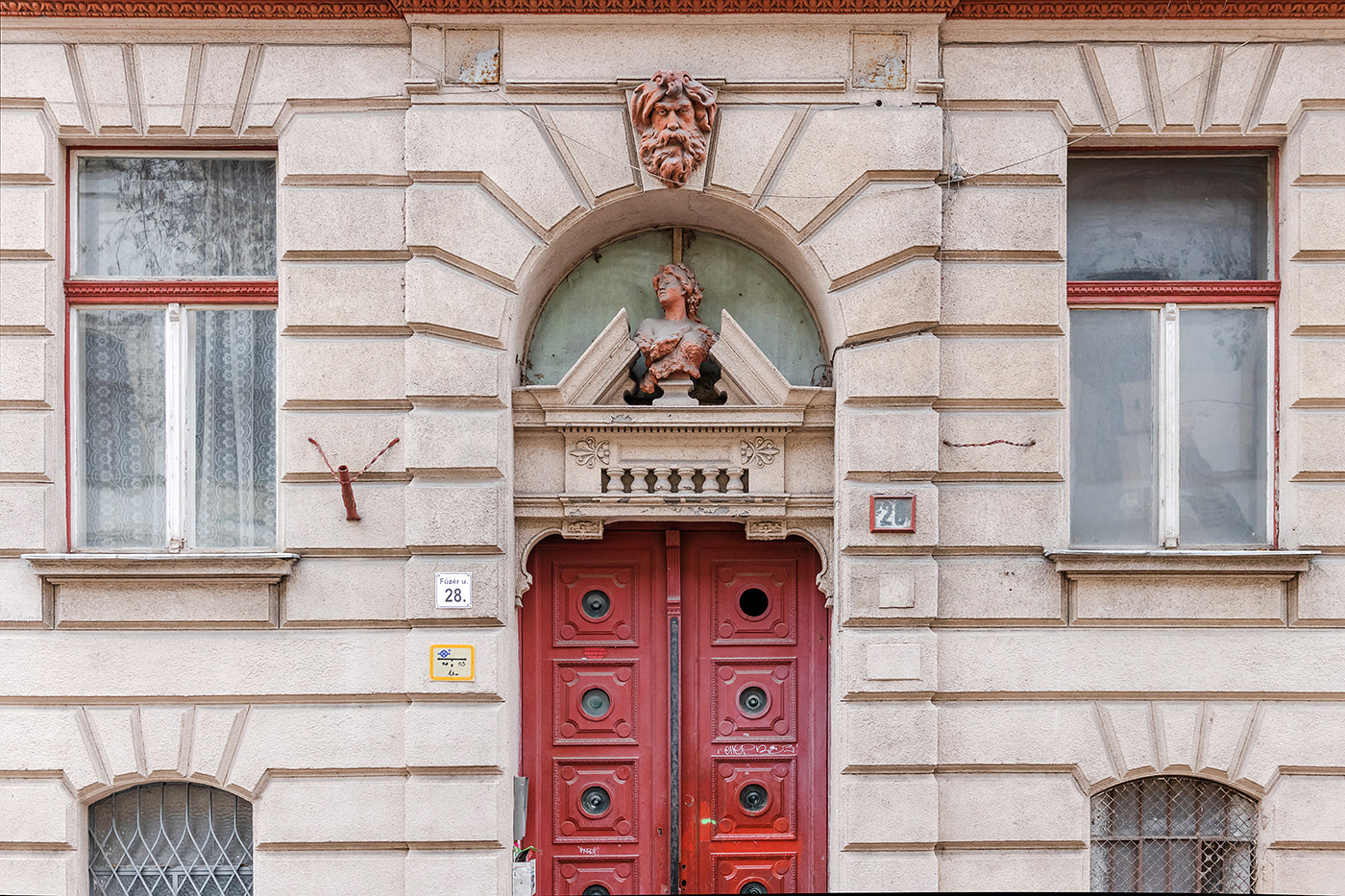 Gate 28 of Füzér Street #2752