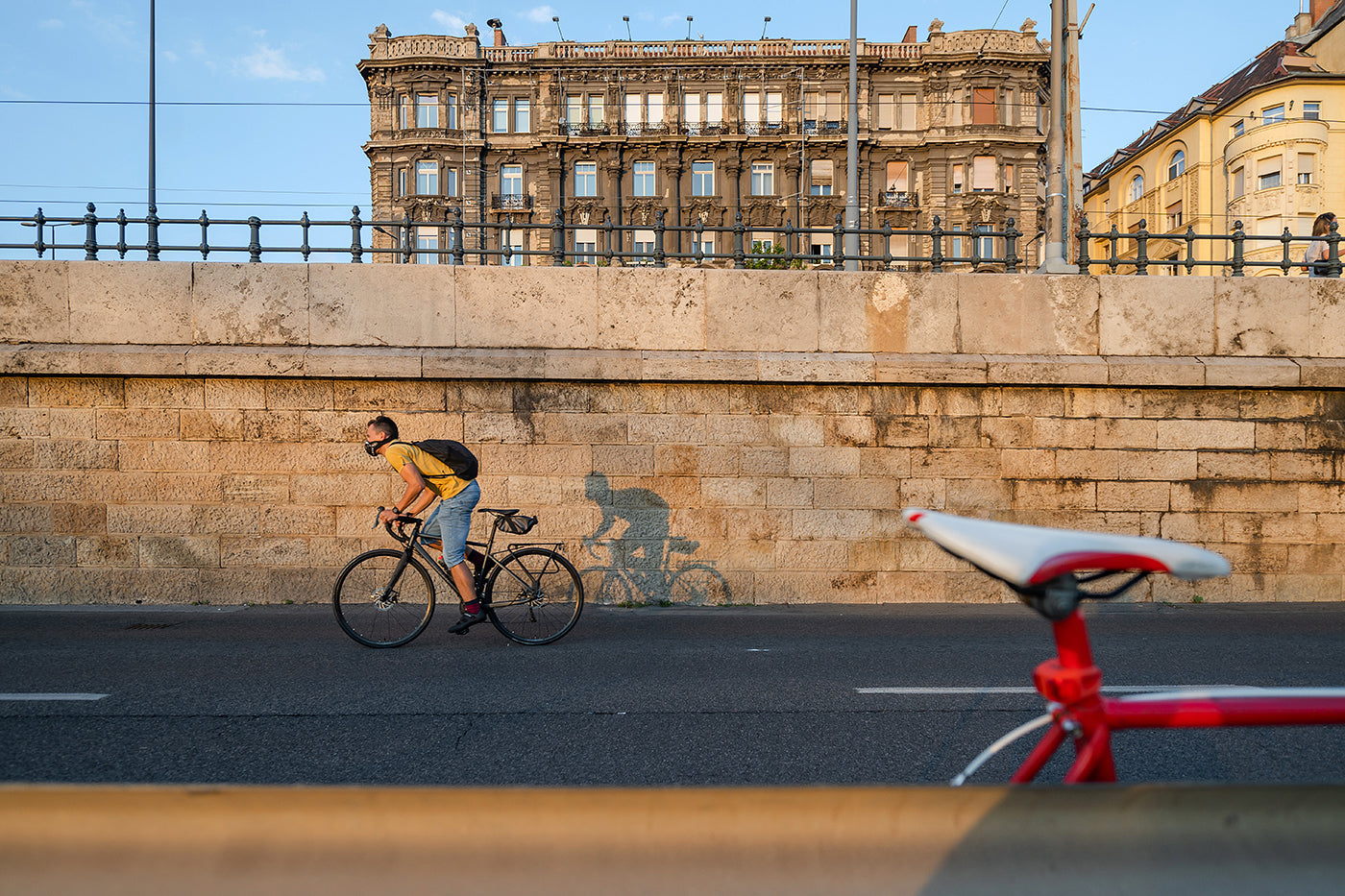 Cyclists on the closed lower quay #2826