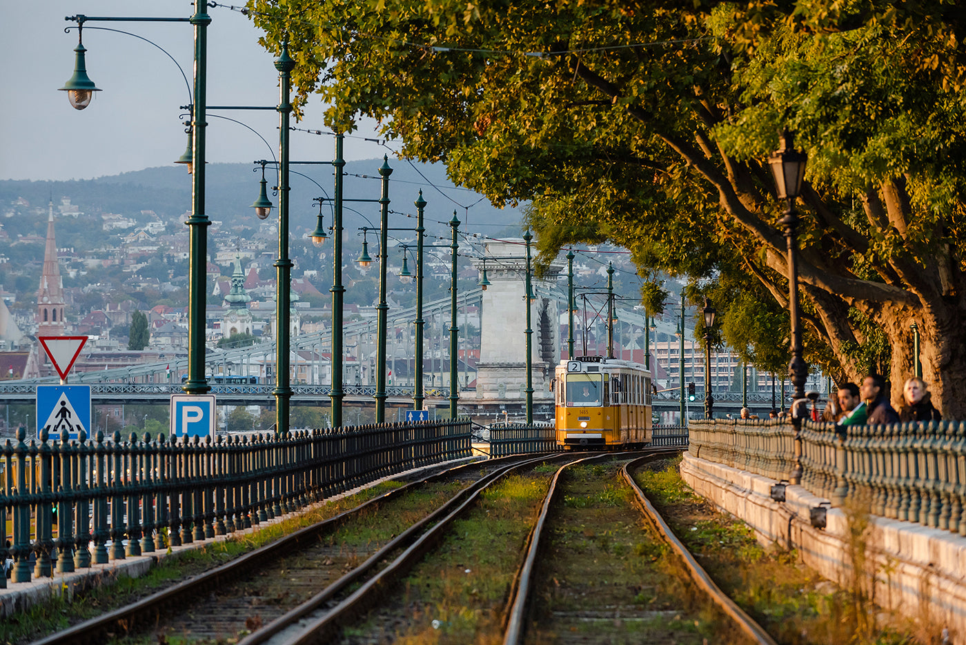 Tram 2 on Dunakorzó #2886