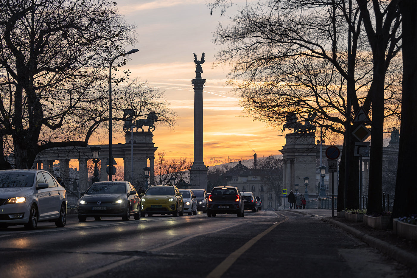 Heroes' Square from Kós Károly Promenade #3133