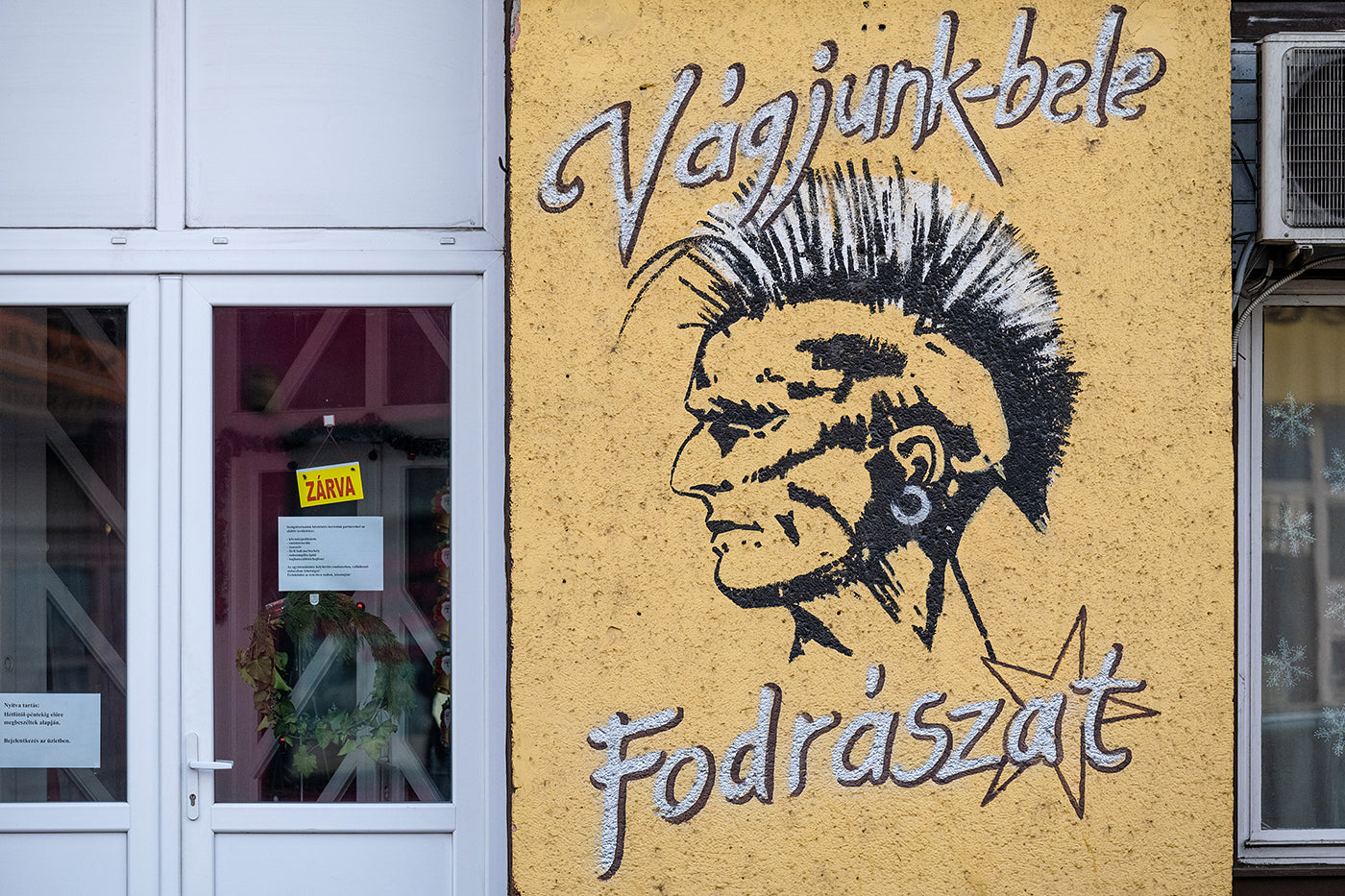 "Let's get started" hair salon in Újpest on Árpád Street #3159