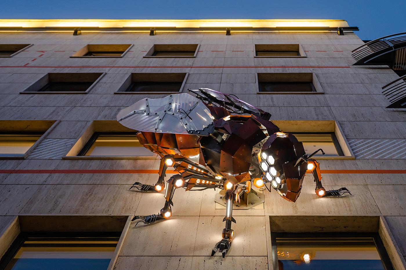 Giant wasp on the office building at 110 Váci Street #3248