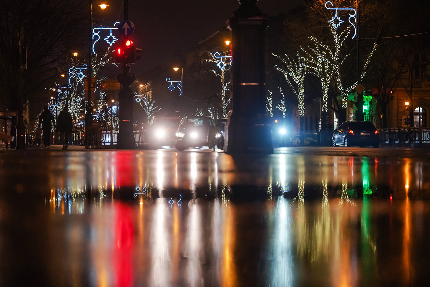 Andrássy Avenue resplendent in Christmas lights after the rain #3259