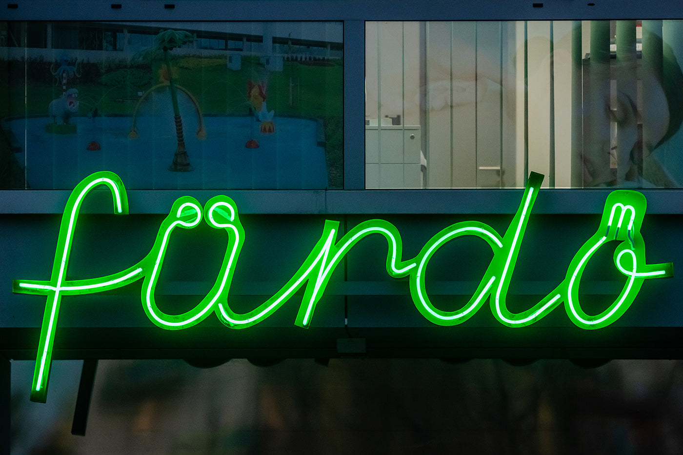 Neon sign for Dagály Bath #3543